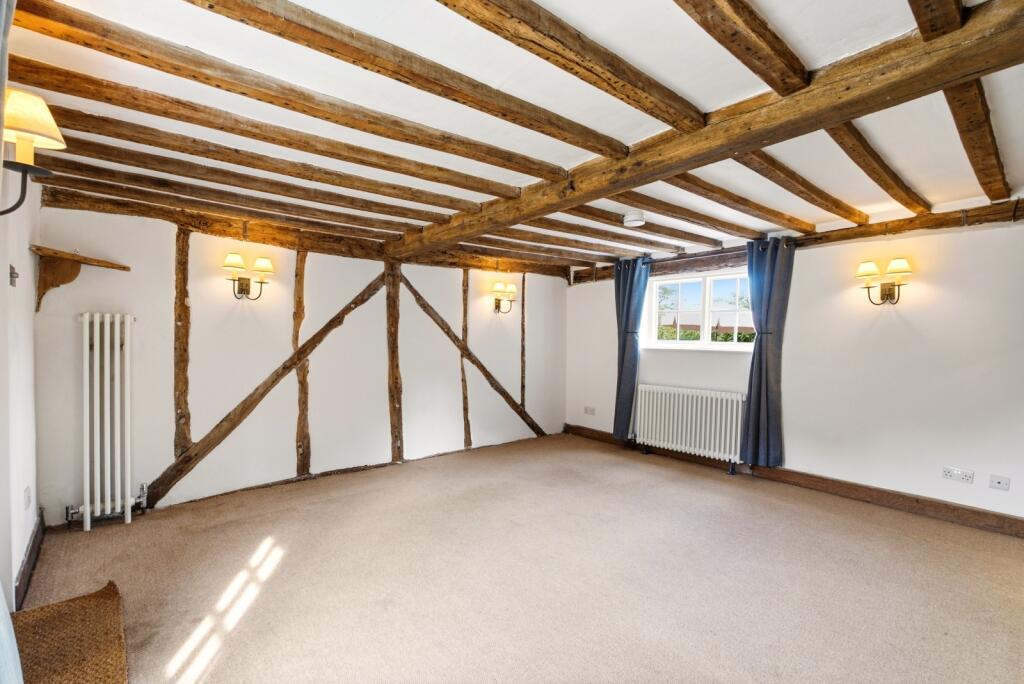 House in Houghton Regis, Sewell - More