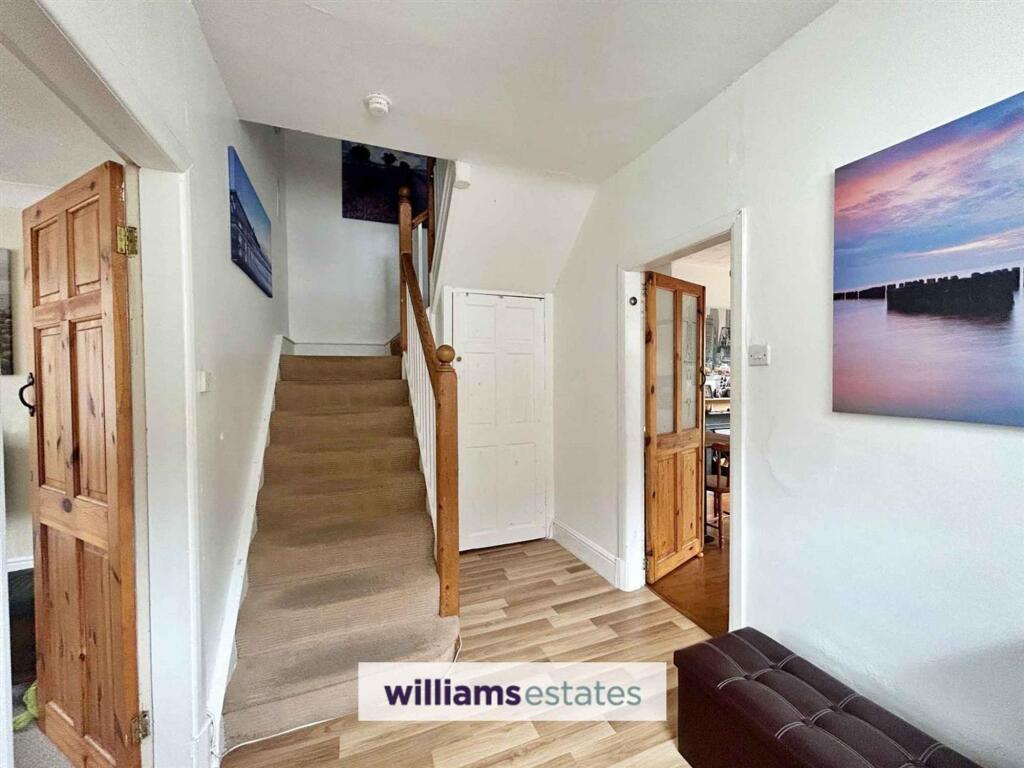 Fairview Avenue, Prestatyn, LL19 photo 2