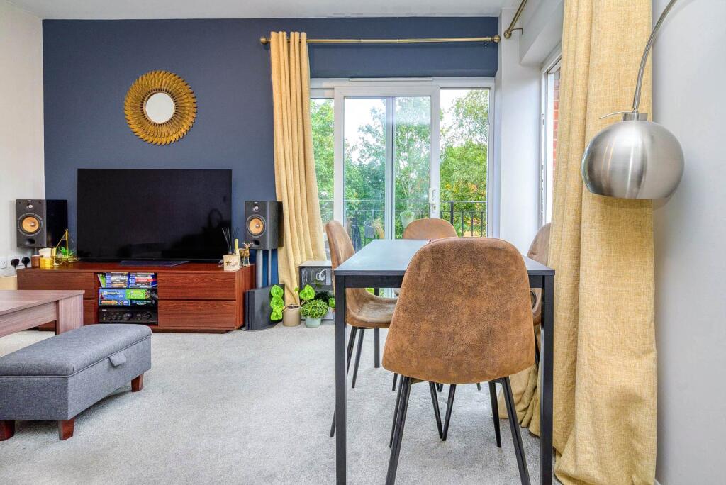 Apartment in Reading, Newtown - View 3