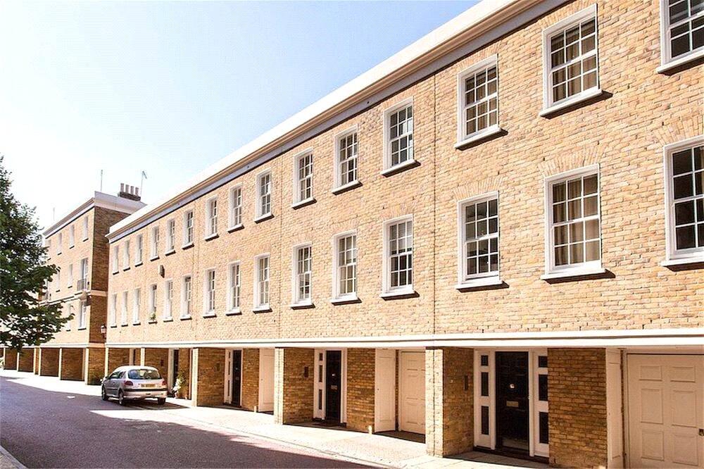 Main image of property: Cornwall Terrace Mews, Regents Park, London, NW1