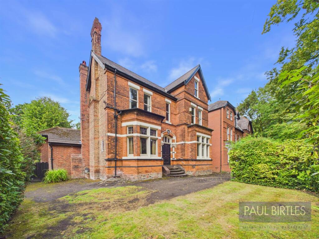Main image of property: 'Kinmundy', Crofts Bank Road, Urmston, Trafford, M41 0UB