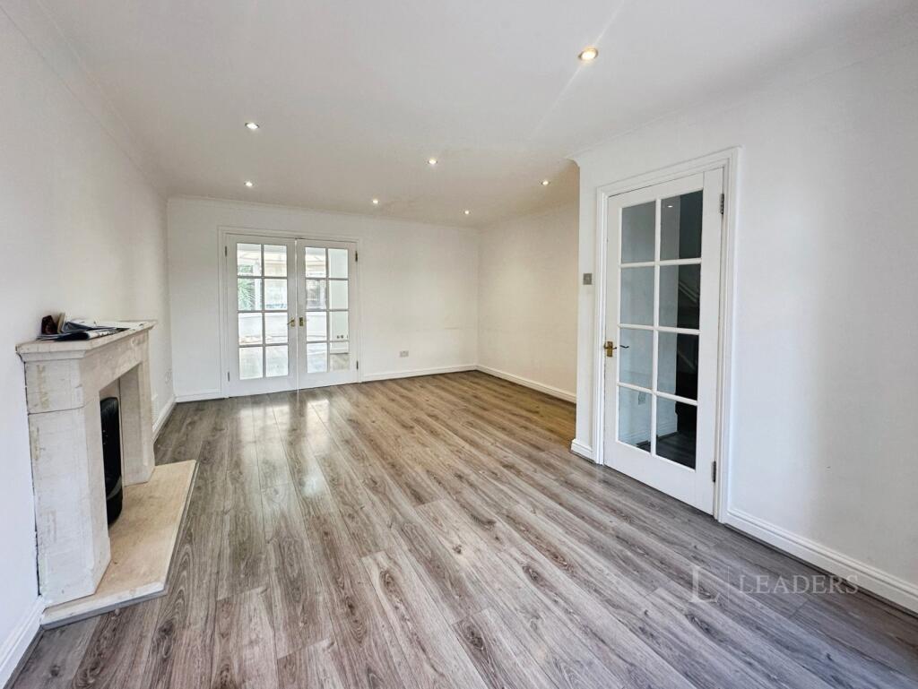 House in Luton - View 5
