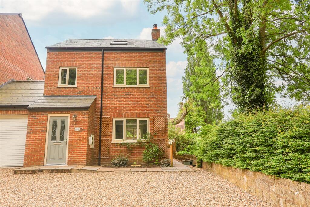 3-bed detached on York Road, Boroughbridge, York, £350,000