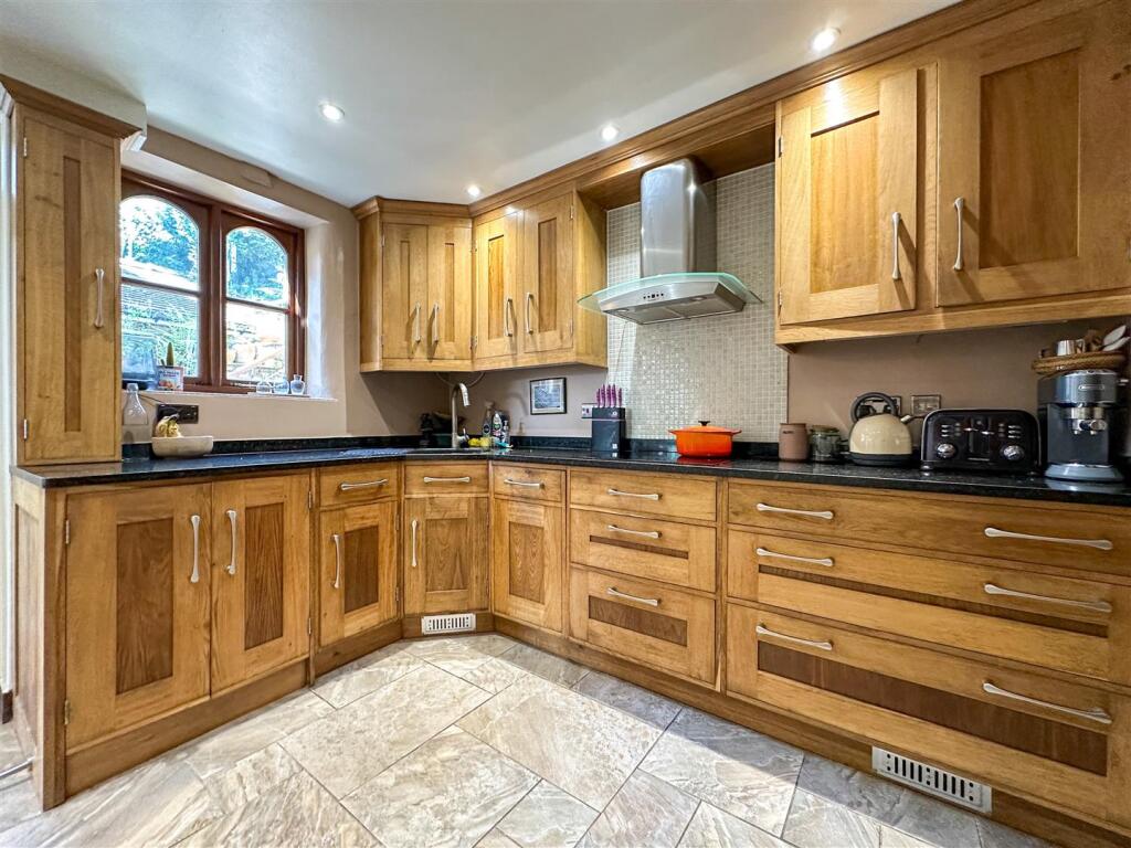 House in Stoke-on-Trent - More