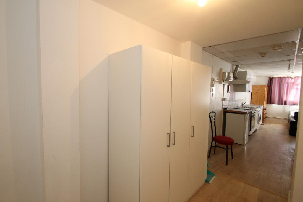 Apartment in London - View 5