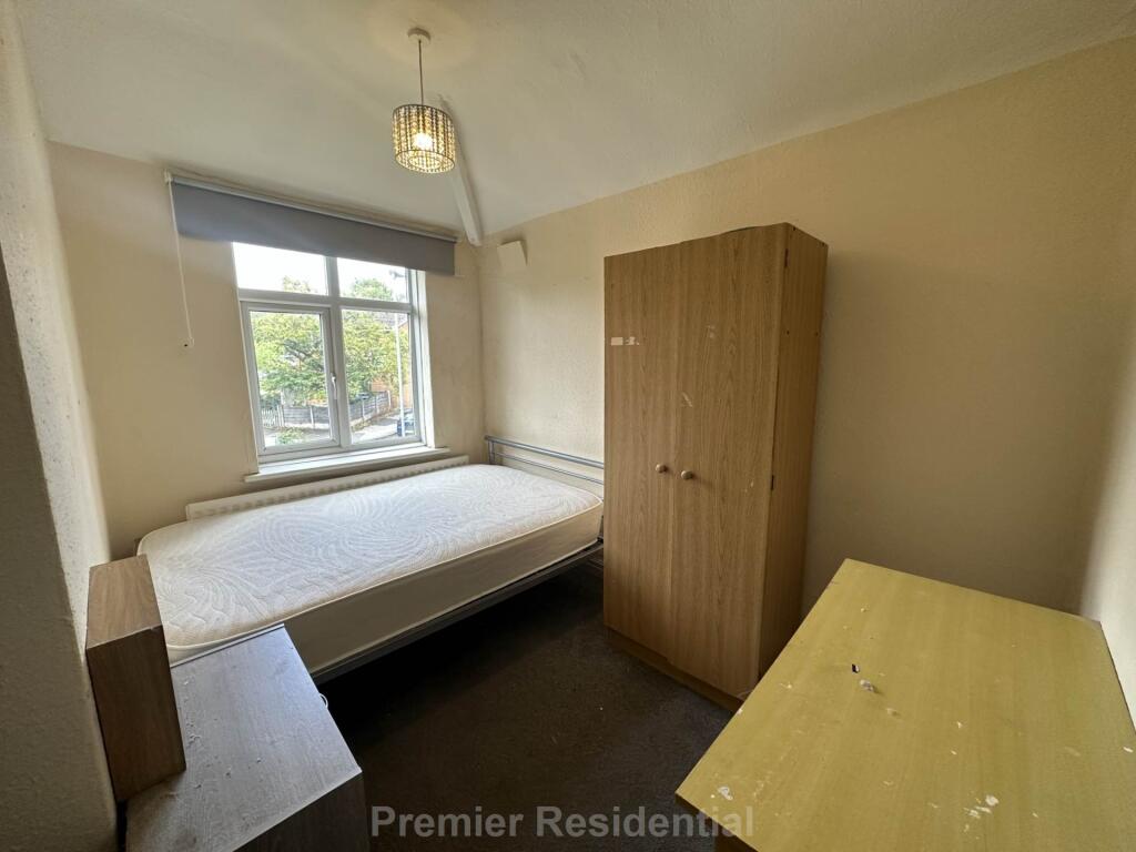 House in Manchester, Fallowfield - More