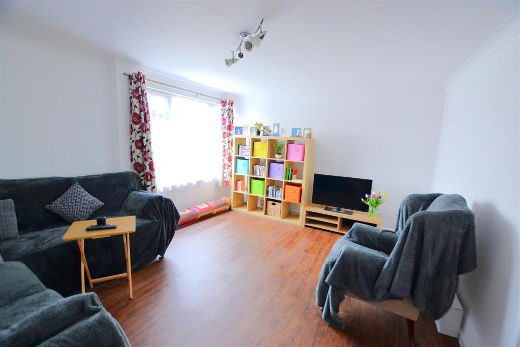 Hillfield, Birchwood, Hatfield - View 2
