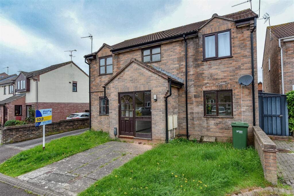 Main image of property: 40 The Brambles, Berkeley