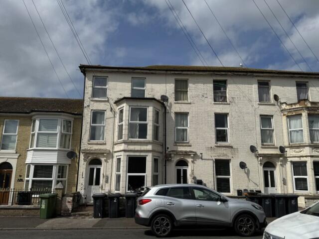 Main image of property: Flat 4, Queens Court, Queens Road, Great Yarmouth, Norfolk NR30 3JR