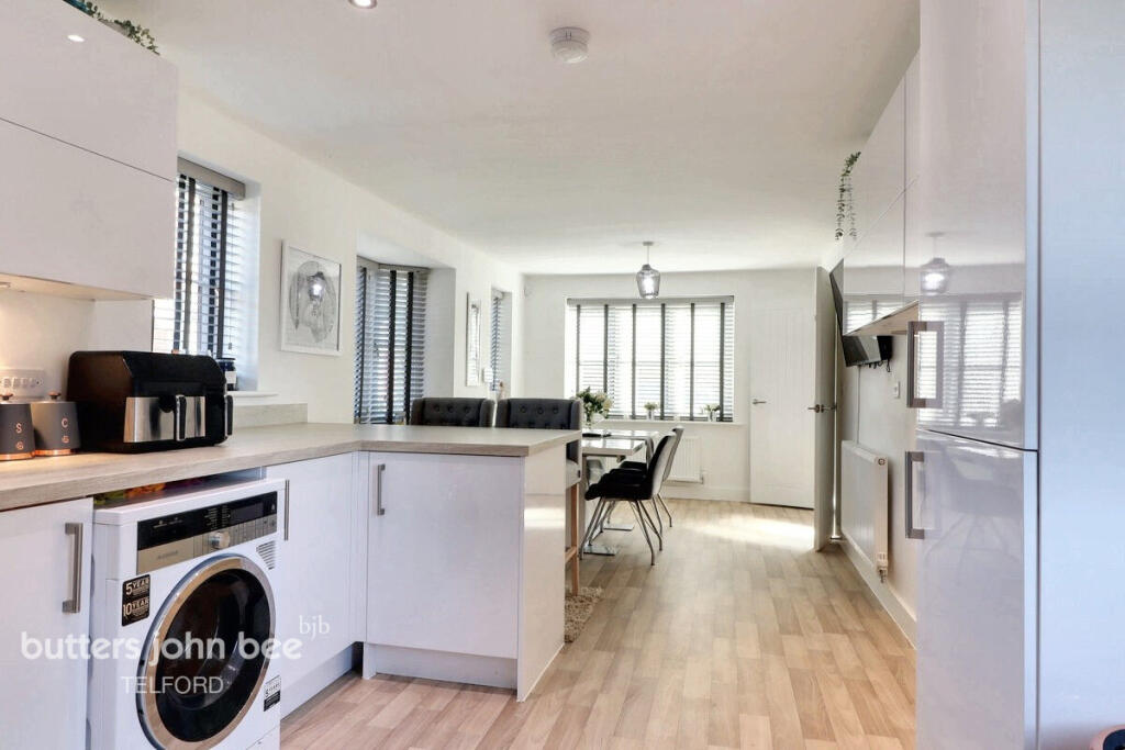 Waugh Drive, Telford photo 4