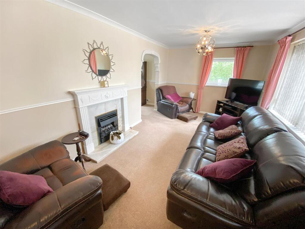Isherwood Close, Newton Aycliffe photo 4