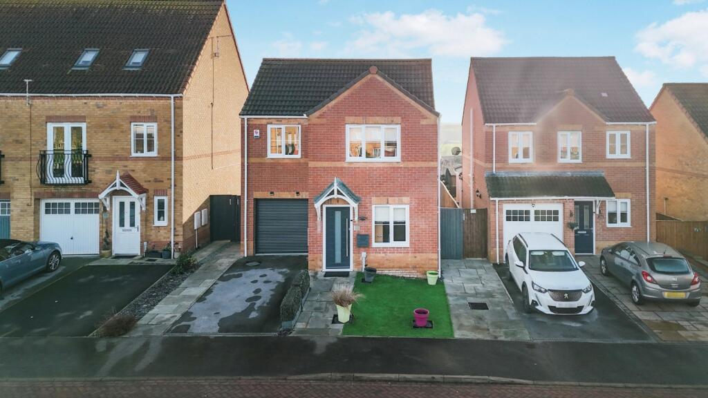 3-bed detached on Thornham Meadows, Goldthorpe, Rotherham, South Yorkshire, S63, £280,000