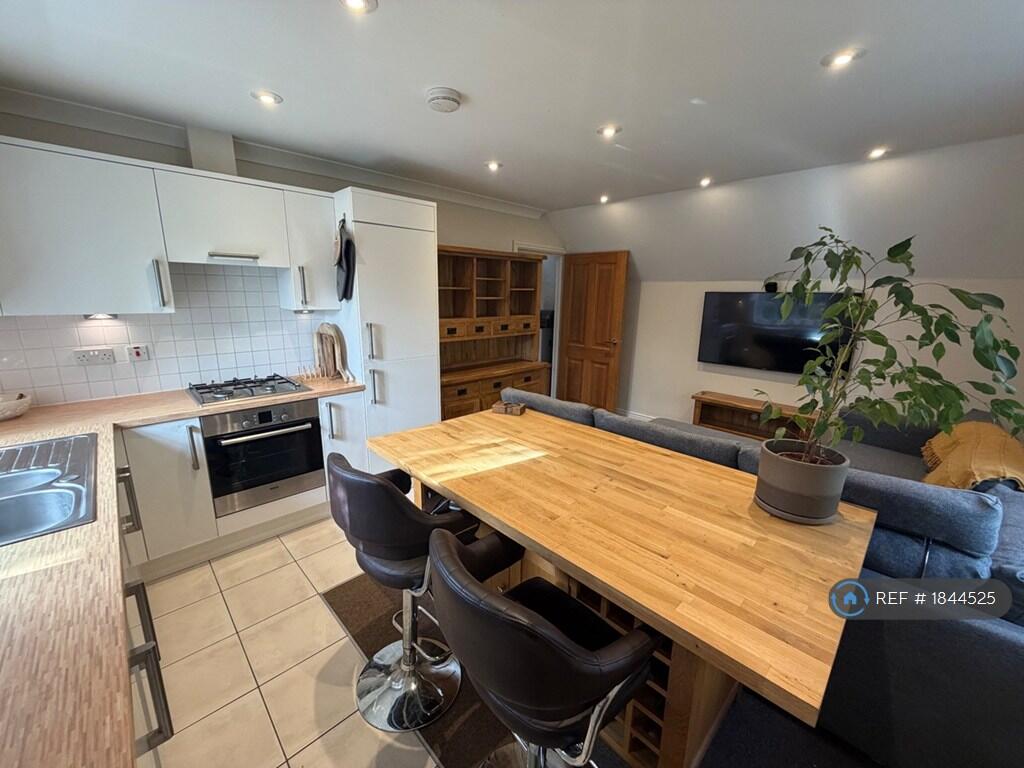 Apartment in East Hampshire, Alton - View 5