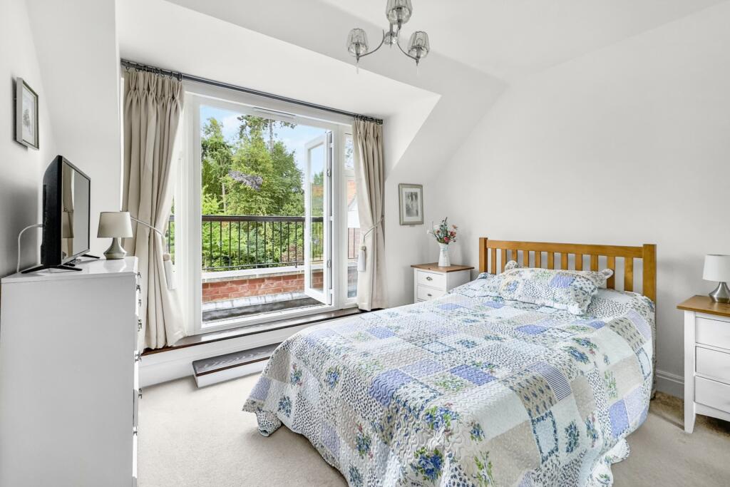 Woolf Drive, Wokingham photo 2