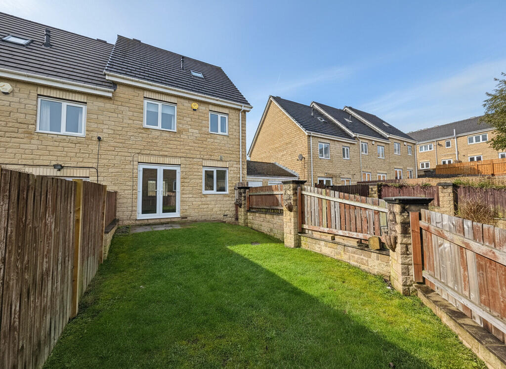 Holly bank Road, Lindley - View 6