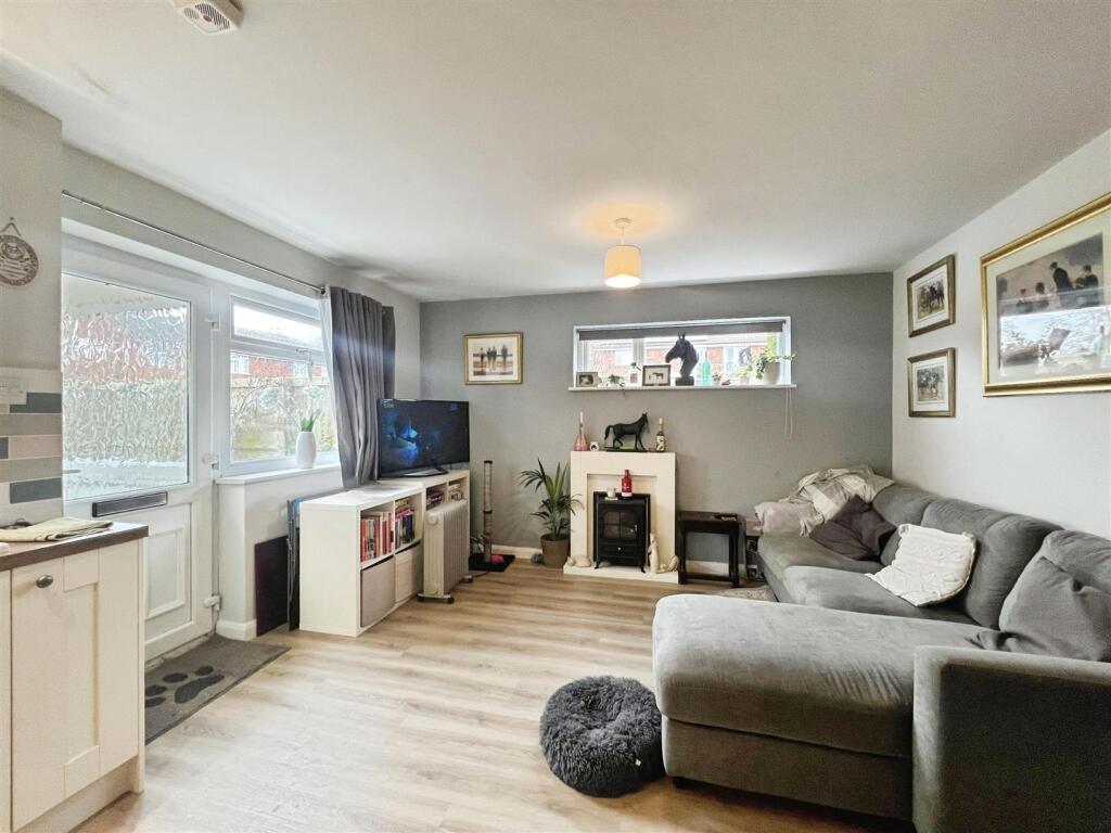 Apartment in Crewe - View 3