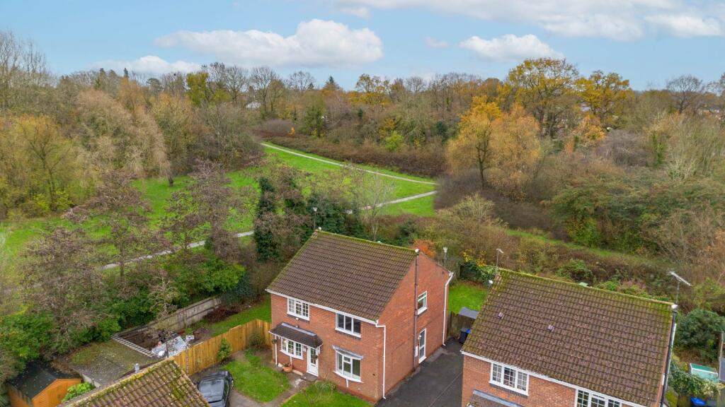 Ebourne Close, Kenilworth, Warwickshire, CV8 photo 2