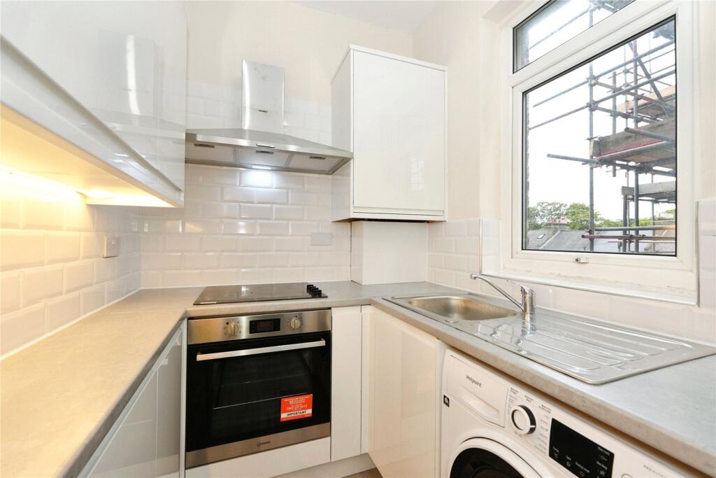Apartment in London, Dacre Park Estate, Hither Green - More