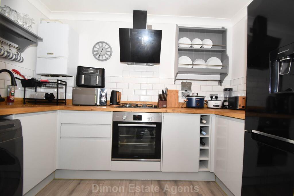 Redlea Court, Military Road, Gosport photo 3