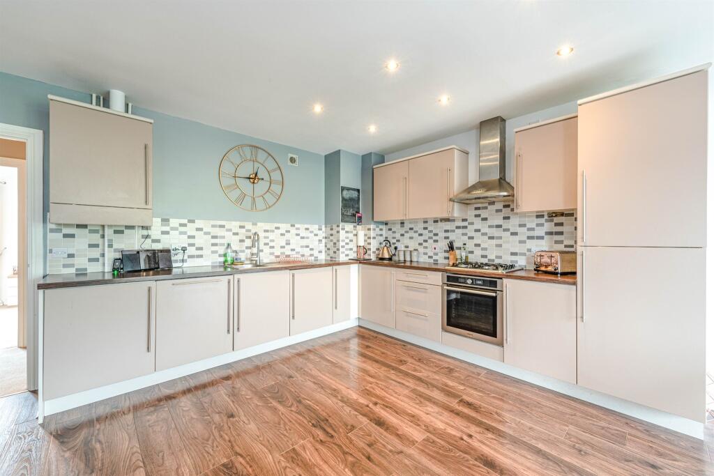 Apartment in Basingstoke and Deane, Rooksdown - View 2
