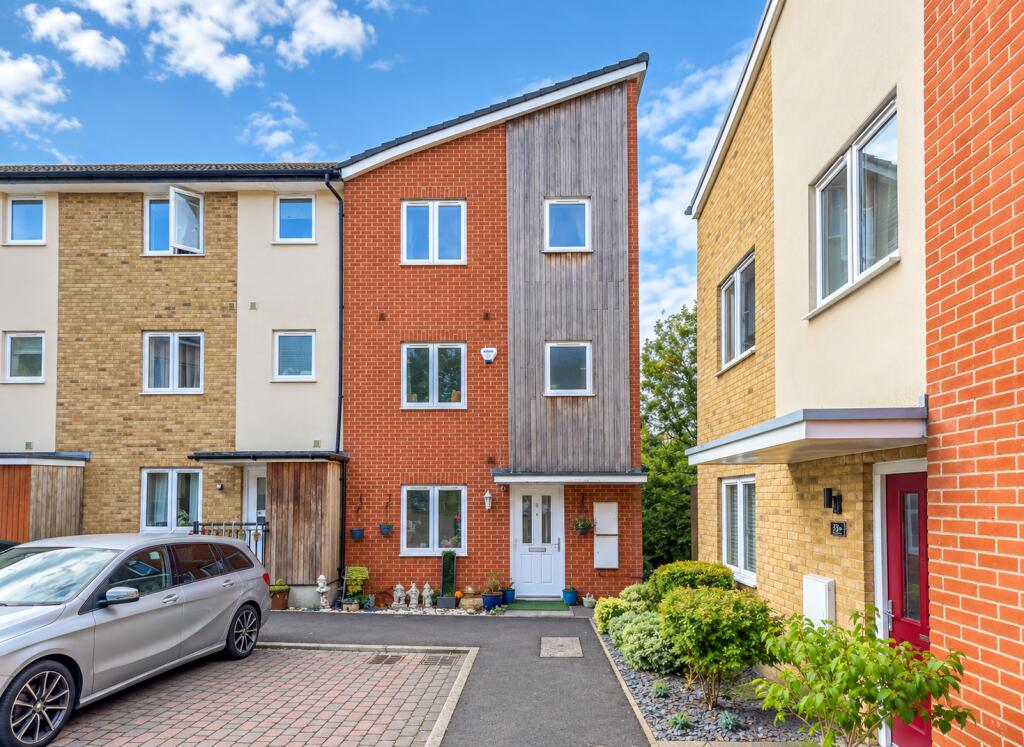 4-bed terraced on The Roperies, High Wycombe, Buckinghamshire, HP13, £475,000