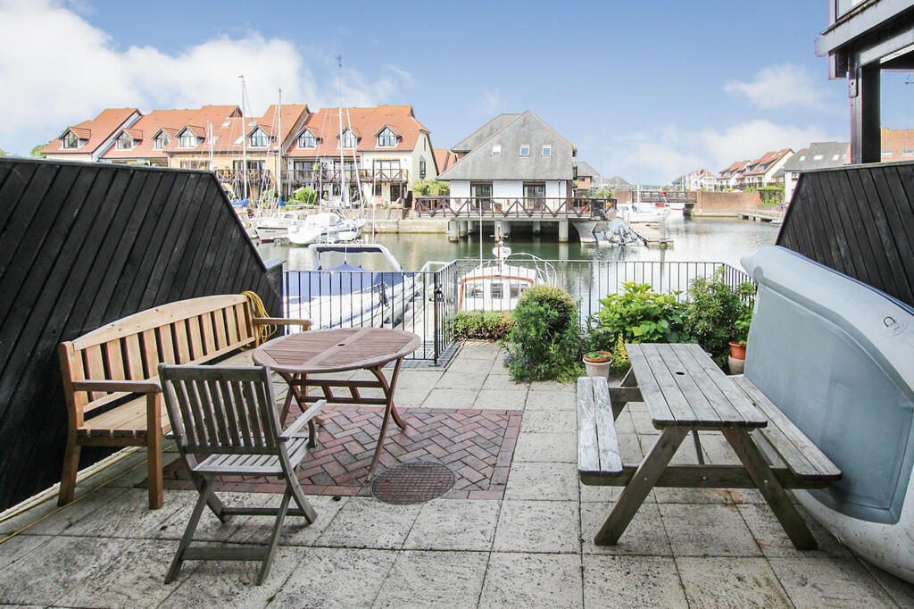 Endeavour Way, Hythe, Southampton photo 2