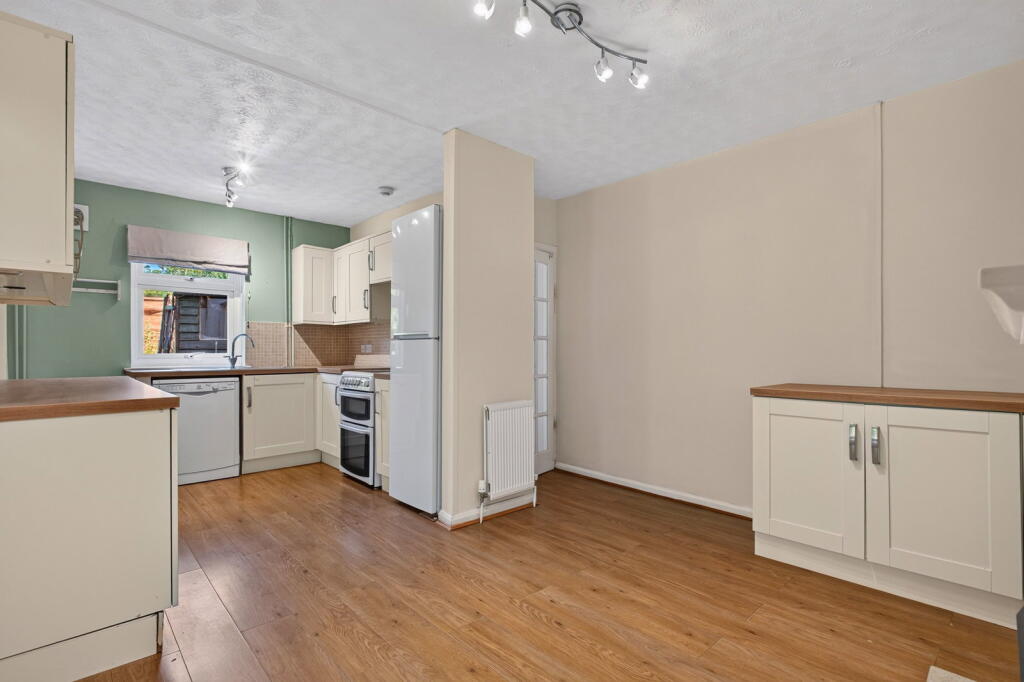House in Irthlingborough, North Northamptonshire - More