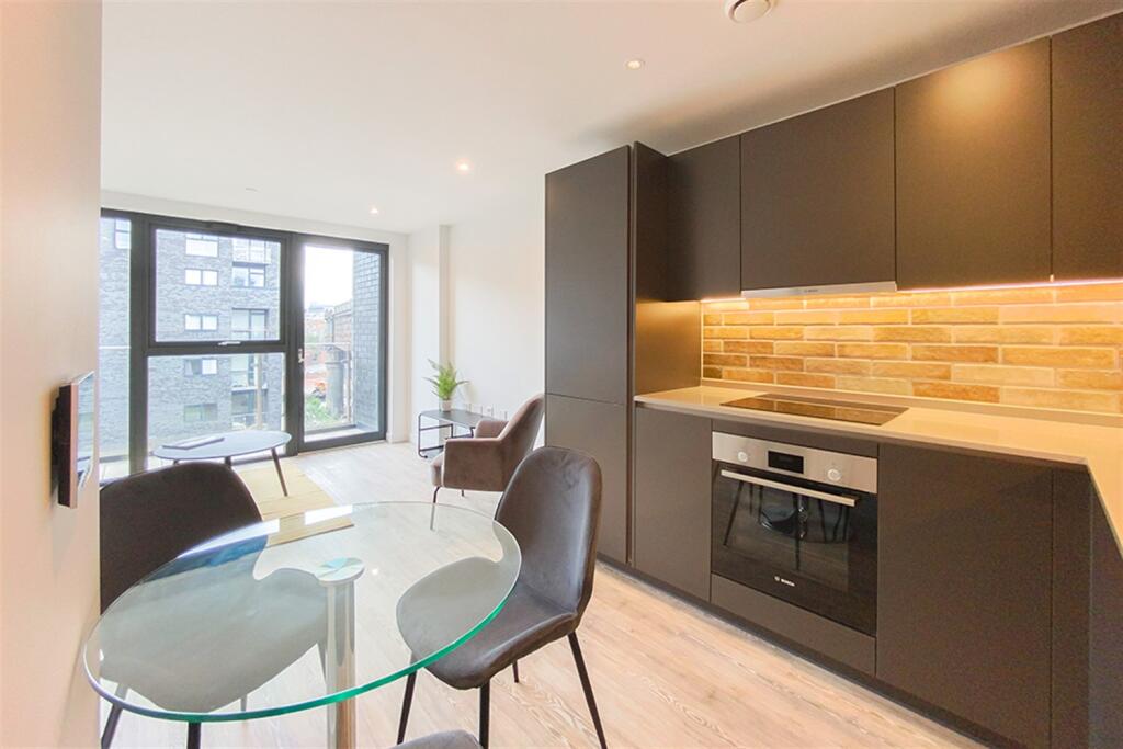 Apartment in Manchester, Castlefield, City Centre - View 2
