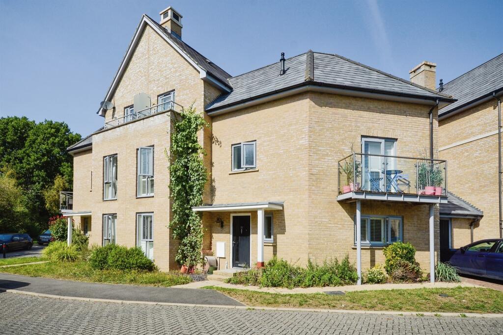 Main image of property: Kingcup Avenue, Hemel Hempstead