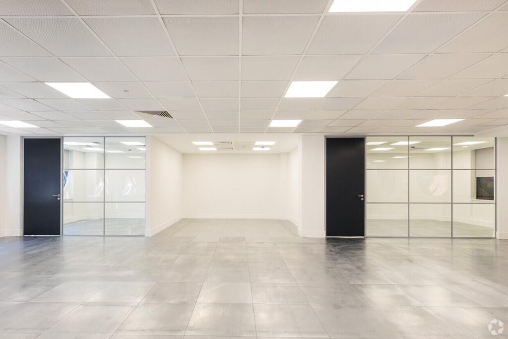 Goldvale House Woking Office 8.jpg