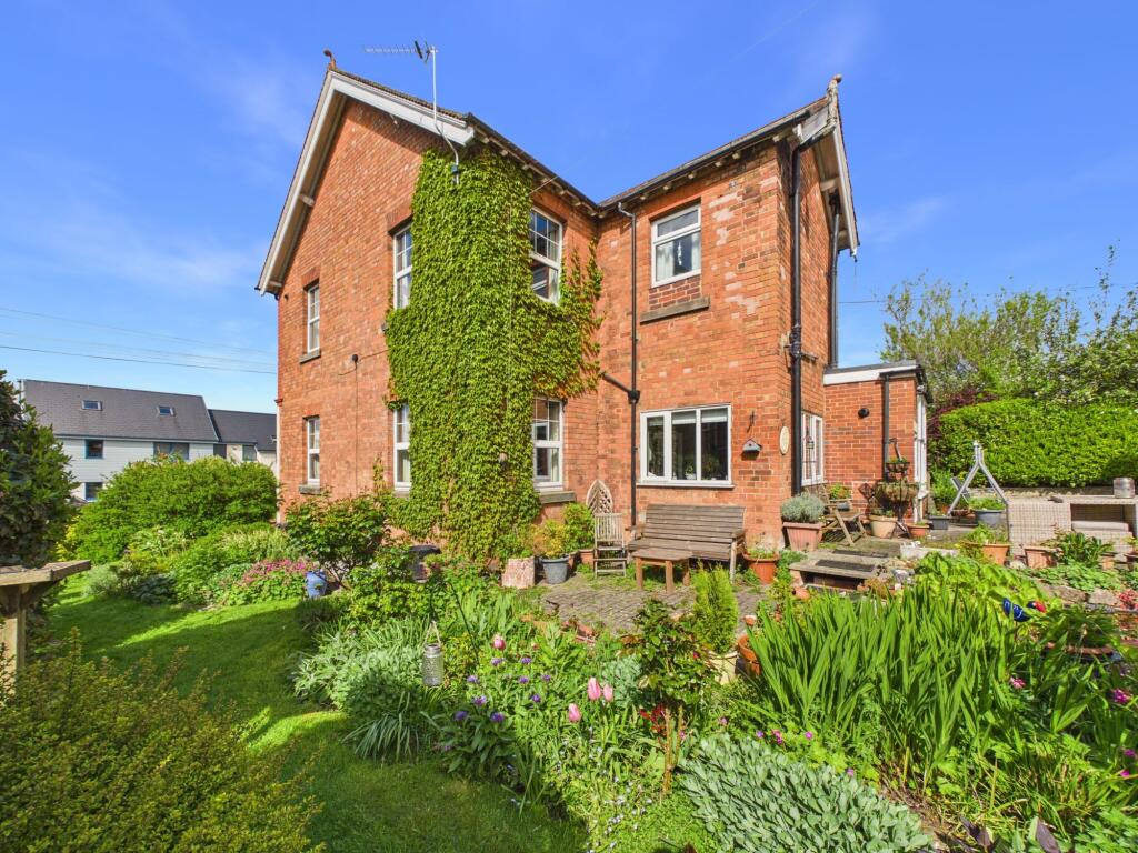 Canterbury Terrace, Wirksworth, DE4 - More