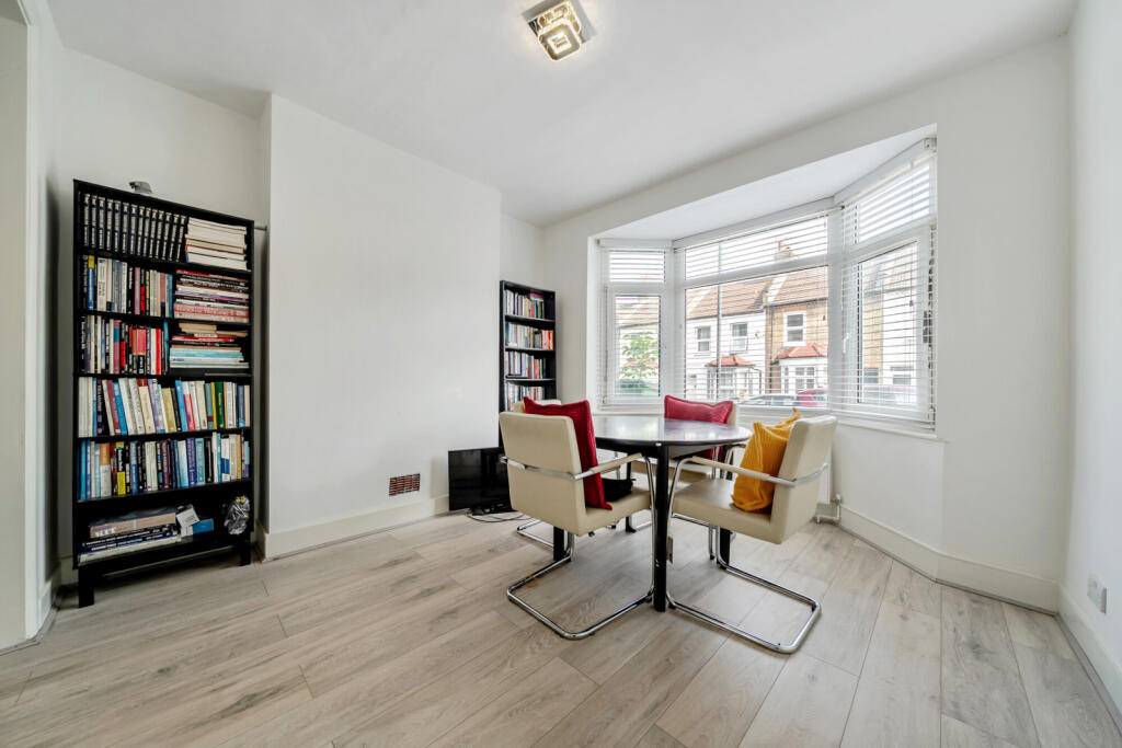 House in London - View 3