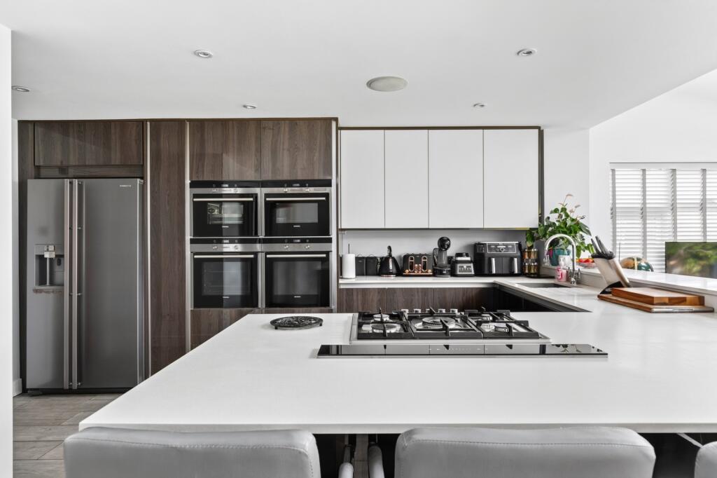 House in Bracknell - View 2