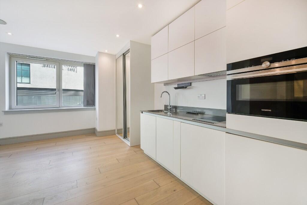 Main image of property: Kingsway, London, N12