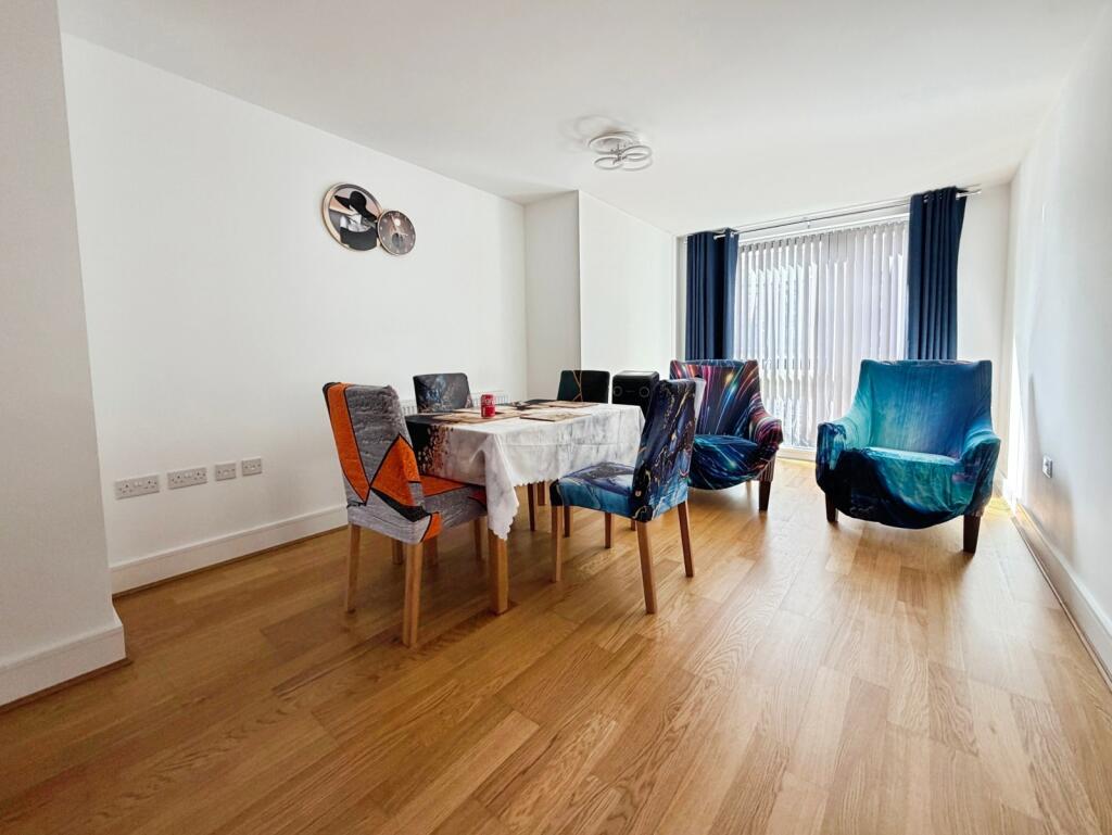 Apartment in Southall - View 3