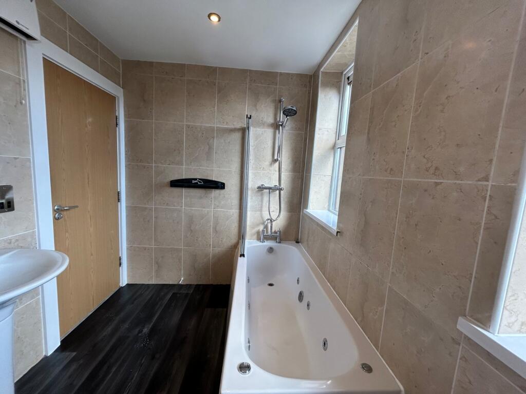 Apartment in Bradford - More