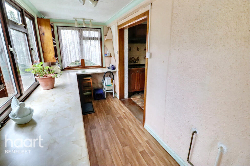 Northfalls Road, Canvey Island photo 4