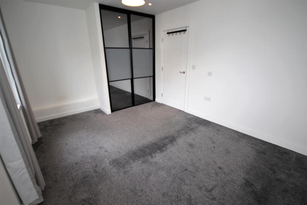 Apartment in Thurrock, Essex - View 4