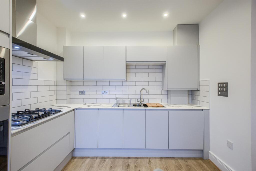 Apartment in Warwick, Royal Leamington Spa - View 4