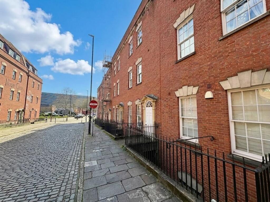 Main image of property: St Pauls, Century Place, BS2 8AN