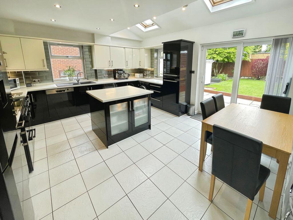 Barnfield Close, Egerton photo 2