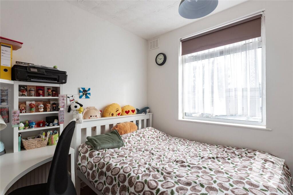 Kent Road, Dagenham, RM10 photo 2