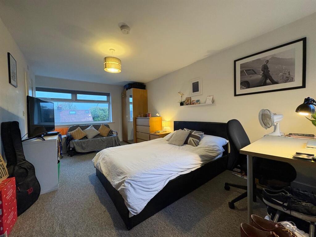 Main image of property: Moseley Wood Gardens, Cookridge, Leeds, LS16 7HX