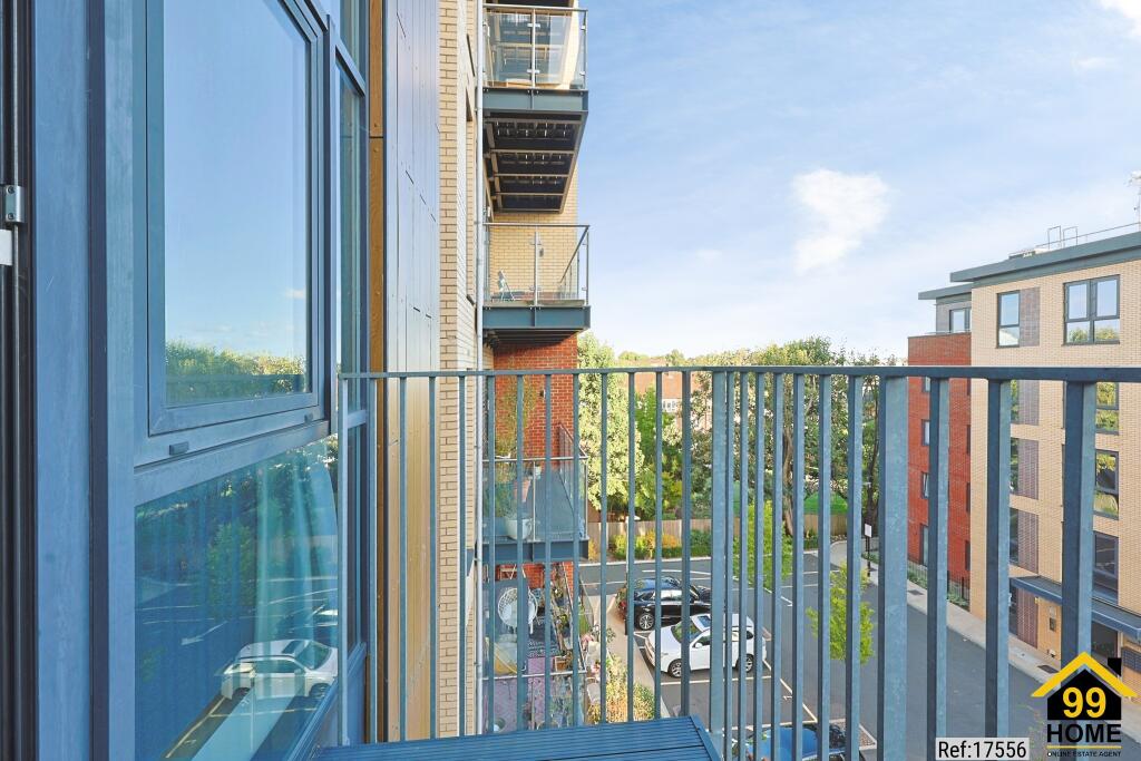 Exceptional 1000 sq ft Loft style, in Issigonis House, London, W3 photo 4