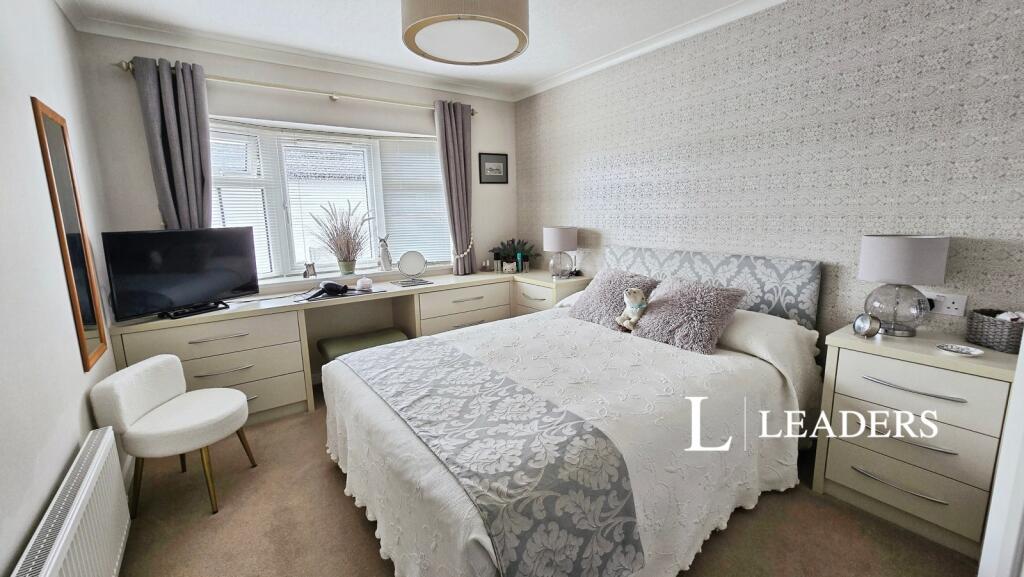 Ebrington Close, Leedons Park, Broadway - View 4