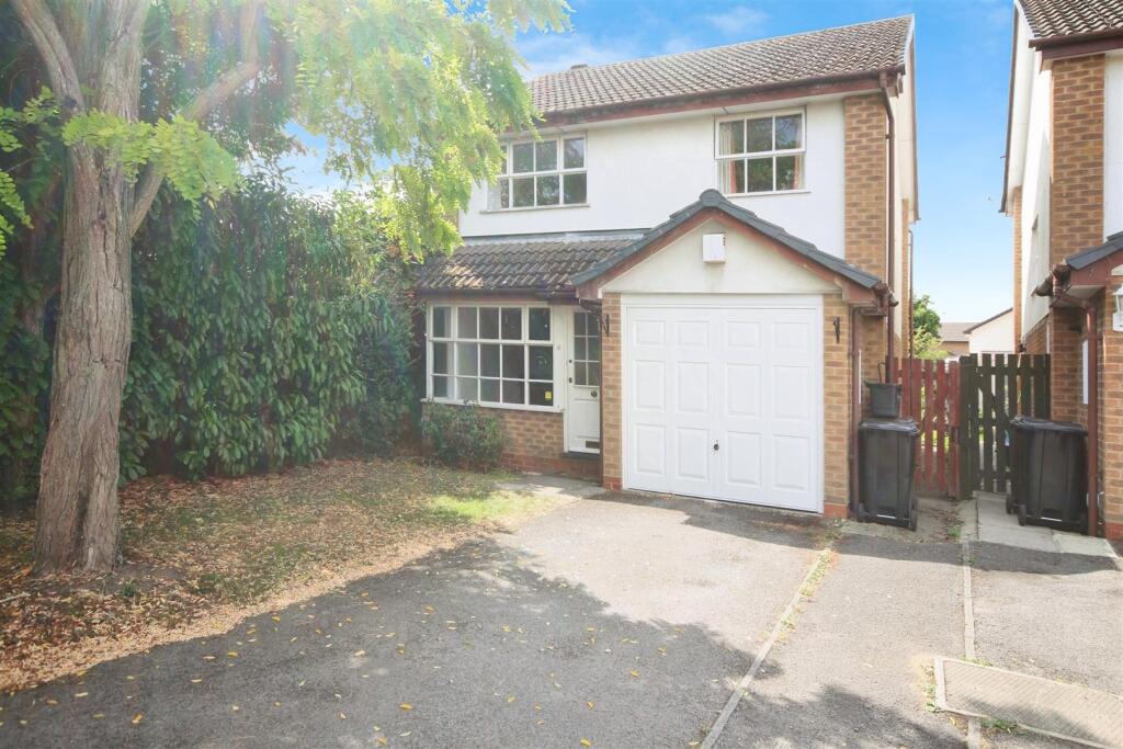 3-bed detached on Rose Close, Woodley, Reading, Berkshire, RG5, £400,000
