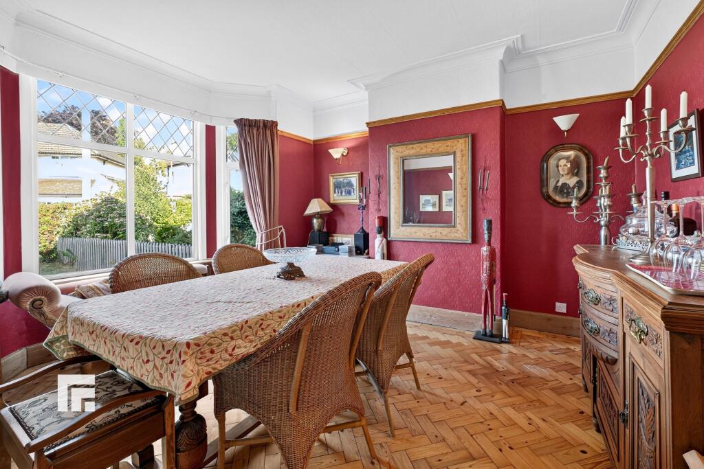 House in Cardiff, Pantmawr, Rhiwbina - More