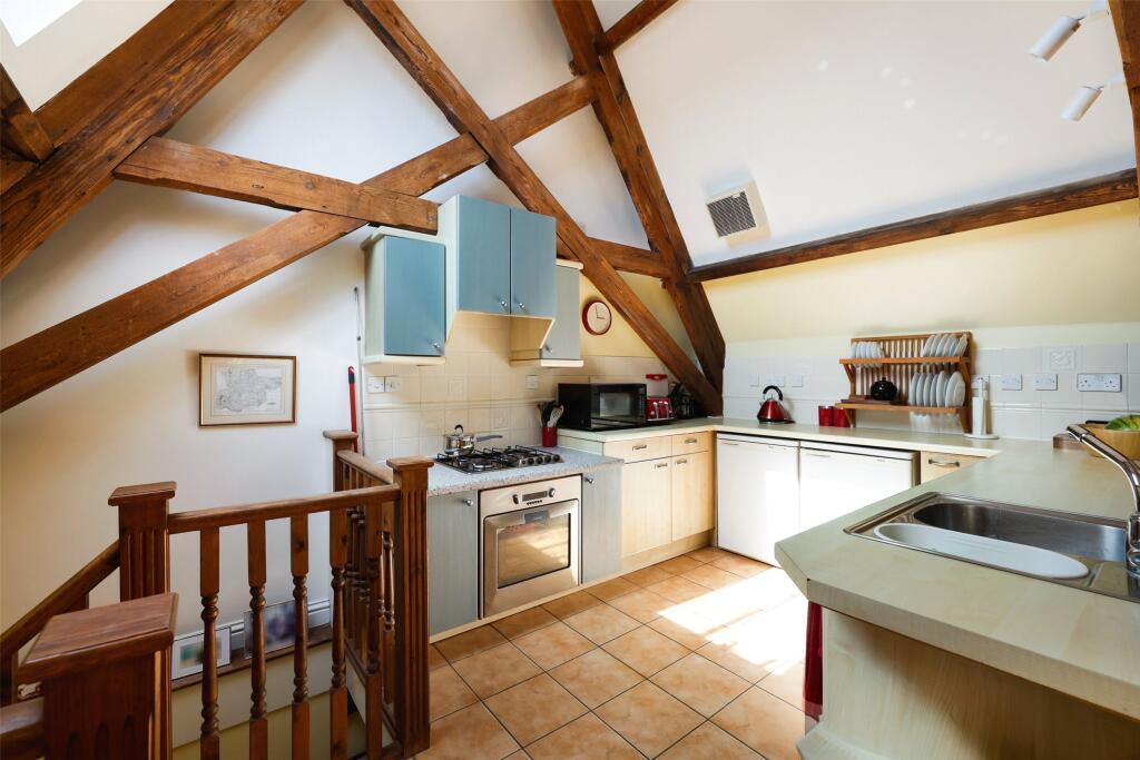House in Reigate and Banstead, Surrey - View 4