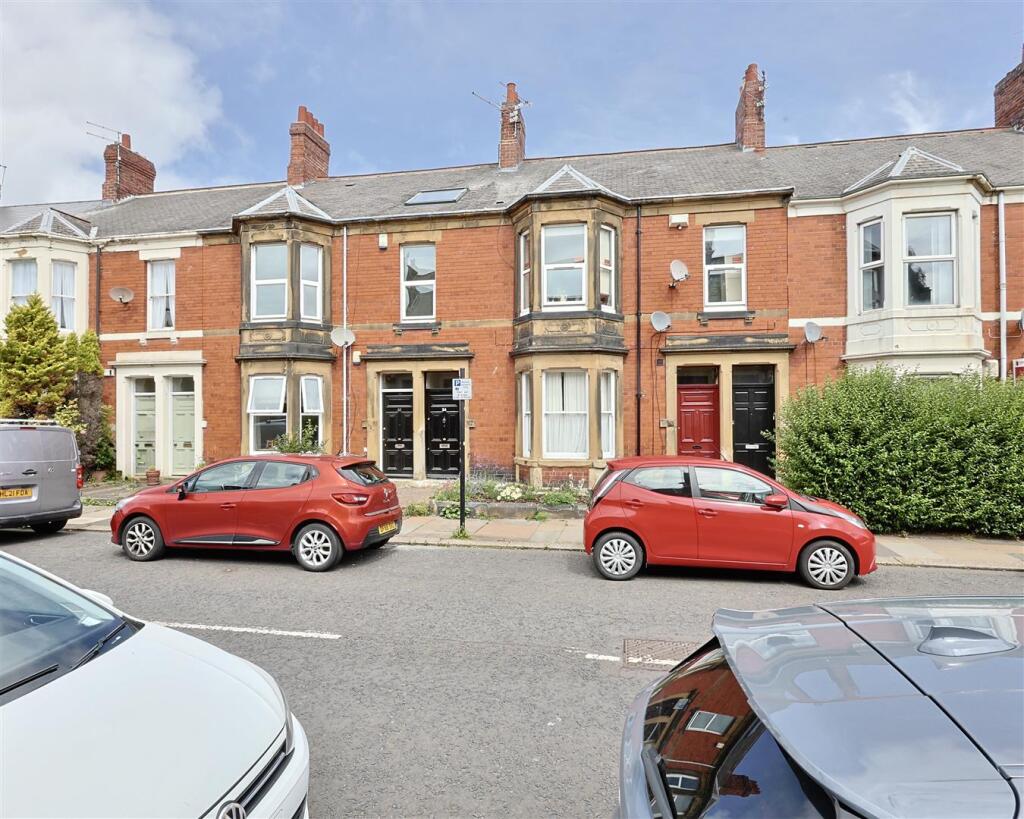 Apartment in Newcastle upon Tyne - View 3