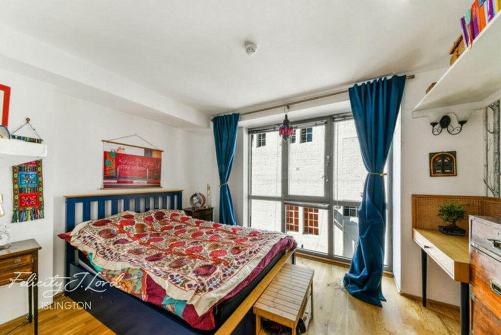 Apartment in London - View 3